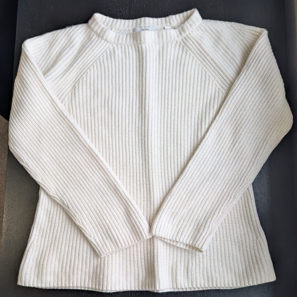 VINCE Ribbed Raglan Crew Sweater in Ivory - Picture 5 of 16
